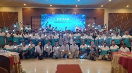  Petani semi serius memindai QR Code SETIA, jadi #jaga panen tanpa khawatir produk palsu. (Dok. Syngenta Indonesia)